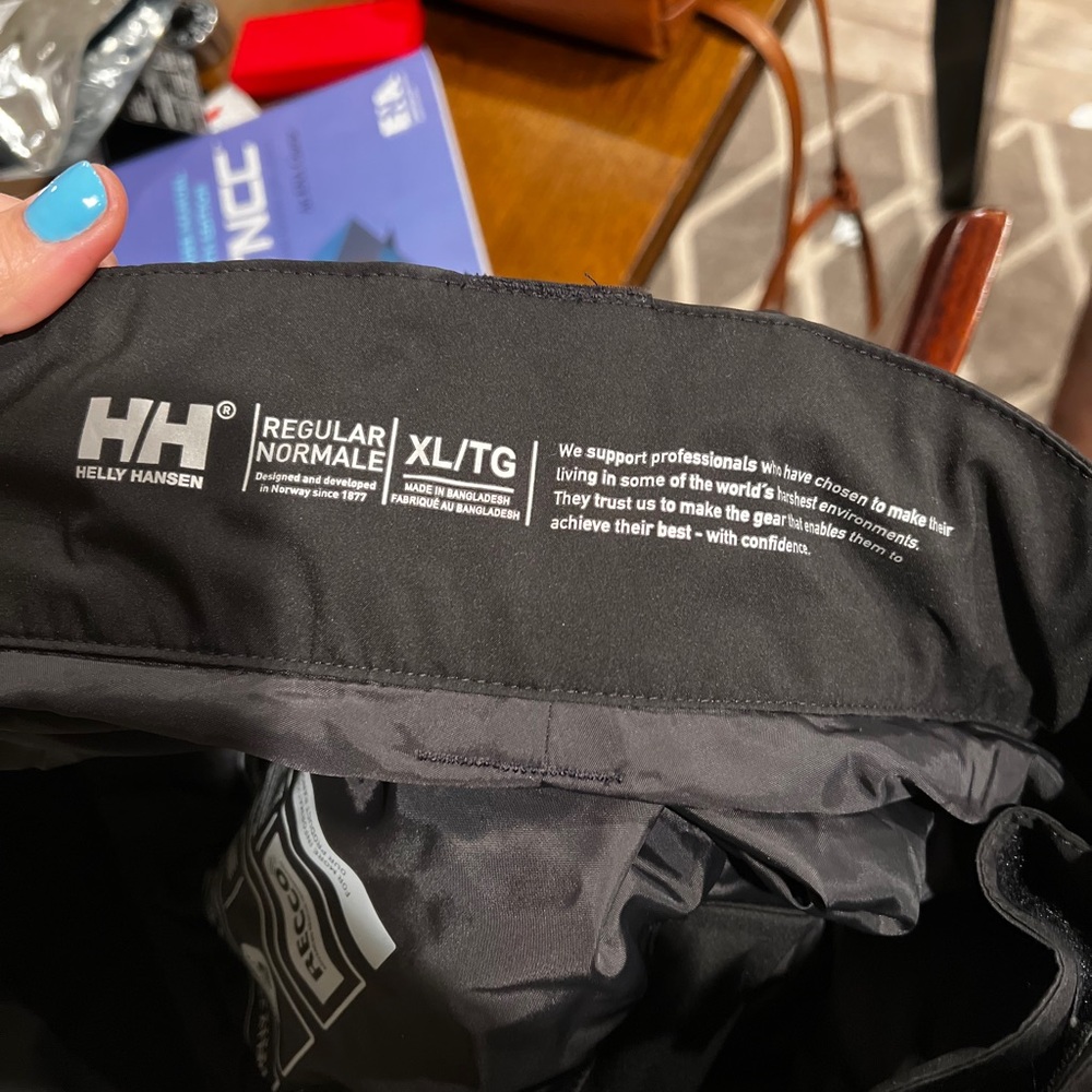 Helly Hansen XL women’s snow pants
